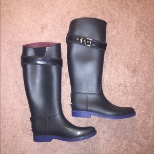 tommy hilfiger rain boots!